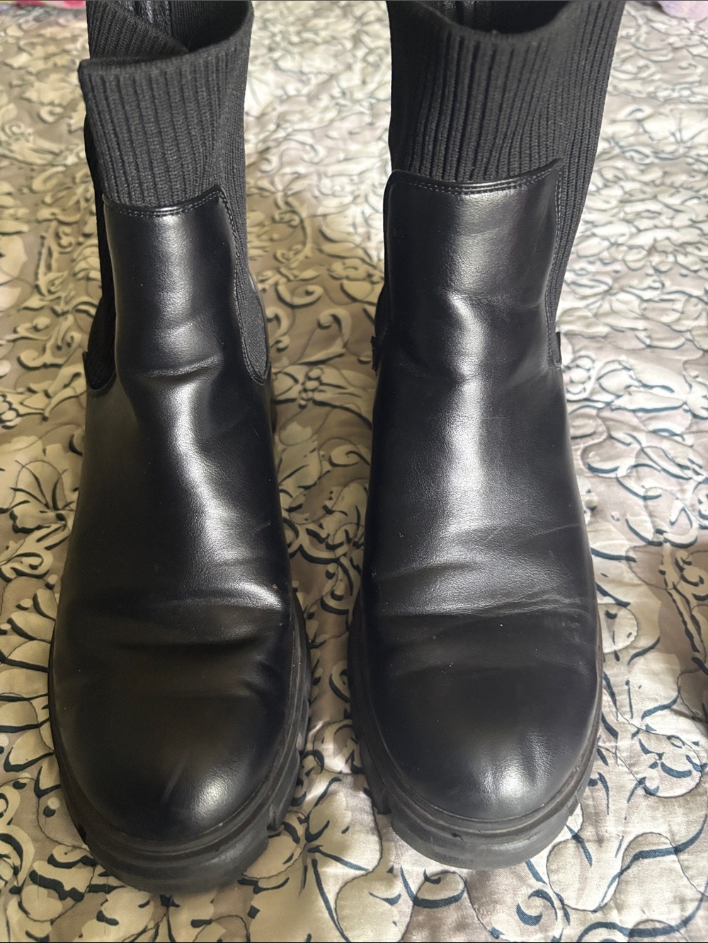 Women’s Black Slip-On Chelsea Boot - Stretch Ankle Design size 8